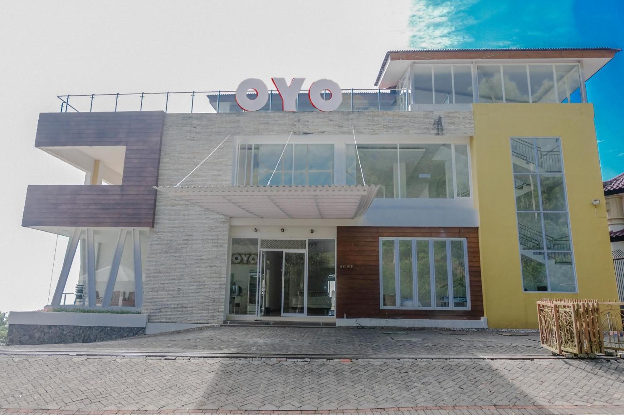 Oyo 1194 Villa Bukit Panderman Residence Batu  Exterior photo