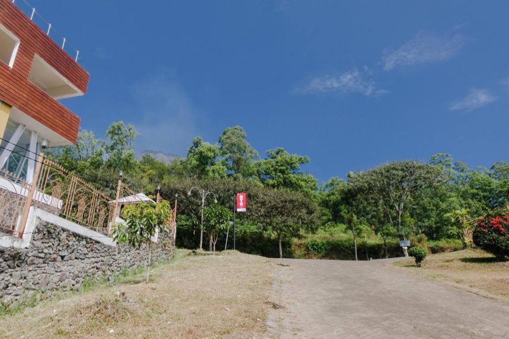 Oyo 1194 Villa Bukit Panderman Residence Batu  Exterior photo